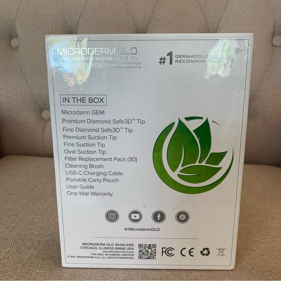 Microderm Glo Diamond Microdermabrasion and Suction Tool Pink and Peptide Serum - Picture 3 of 15